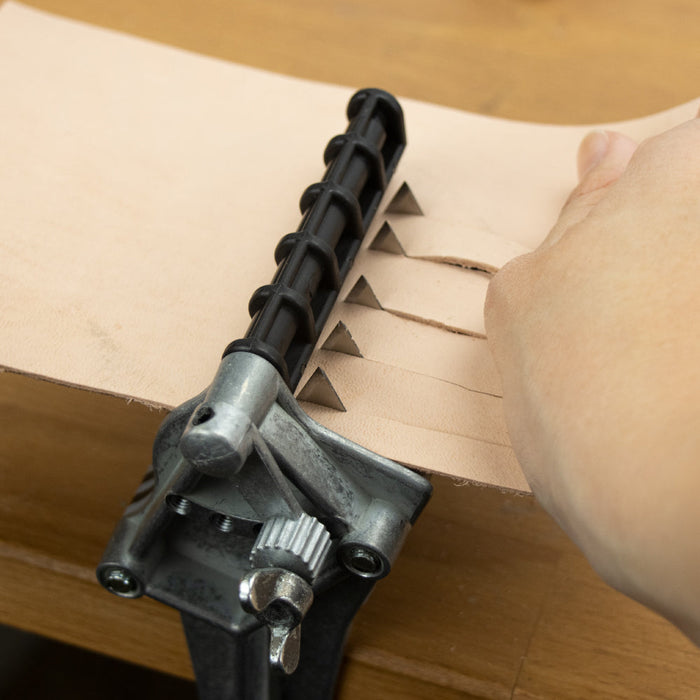 如何使用桌上型裁皮線器